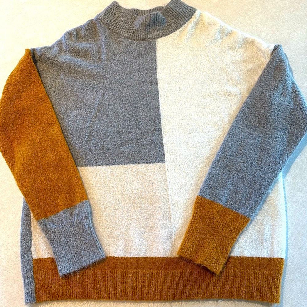 Bobeau Gray, White, and Brown Colorblock Sweater